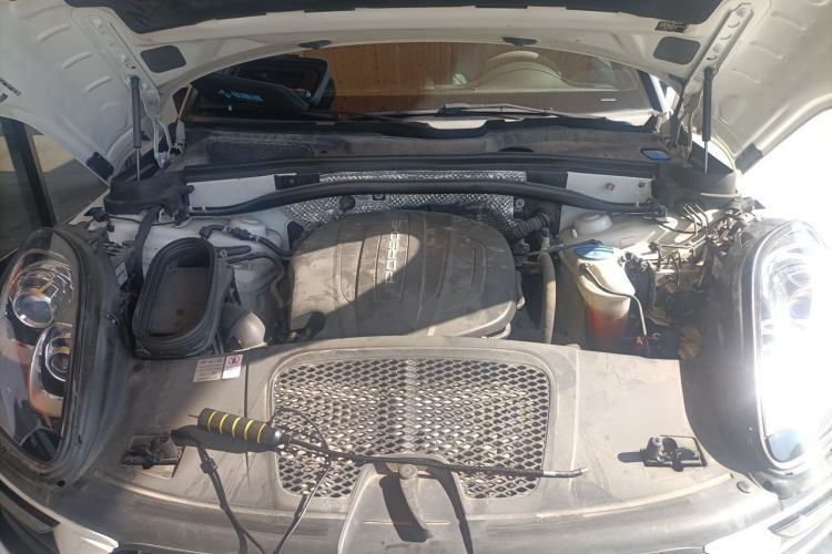 Used Porsche Macan 2017 Macan 2.0T Engine Bay