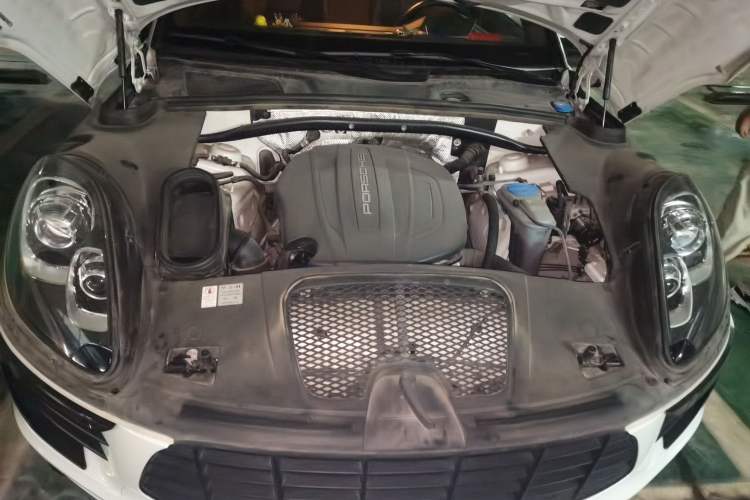 Used Porsche Macan 2017 Macan 2.0T Engine Bay