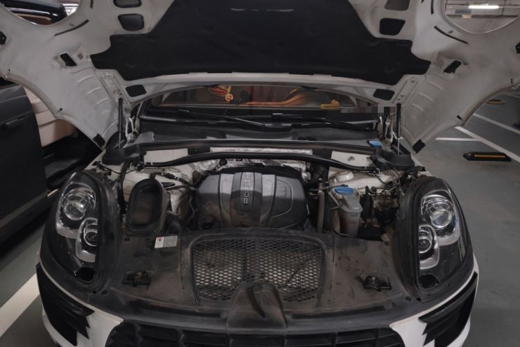 Used Porsche Macan 2017 Macan 2.0T Engine Bay