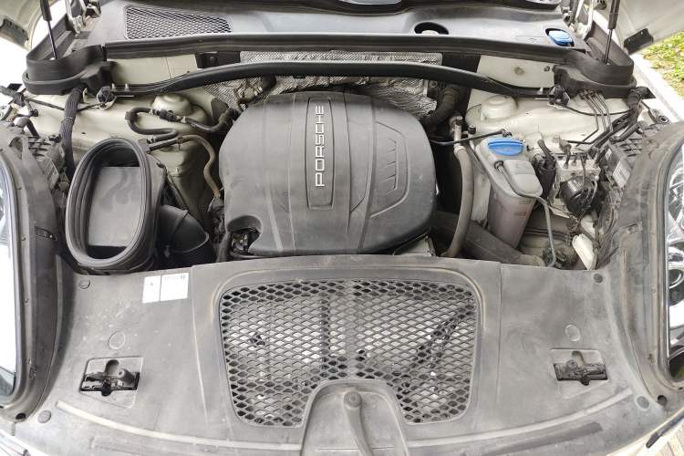 Used Porsche Macan 2017 Macan 2.0T Engine Bay