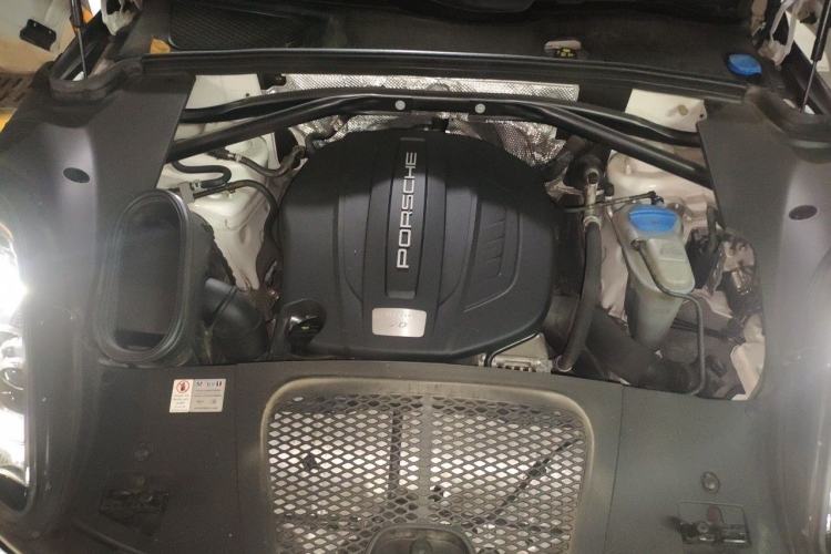 Used Porsche Macan 2017 Macan 2.0T Engine Bay