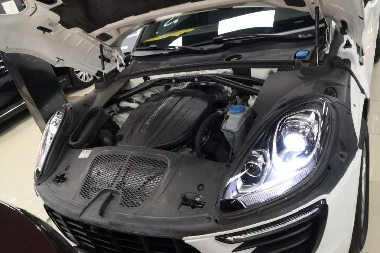 Used Porsche Macan 2017 Macan 2.0T Engine Bay