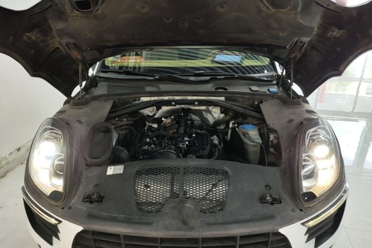 Used Porsche Macan 2017 Macan 2.0T Engine Bay