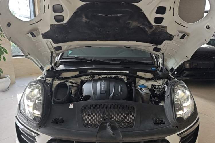 Used Porsche Macan 2017 Macan 2.0T Engine Bay