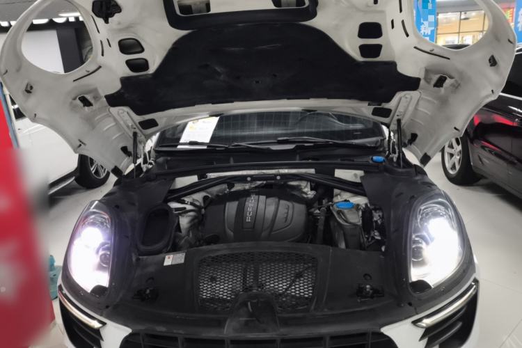 Used Porsche Macan 2017 Macan 2.0T Engine Bay