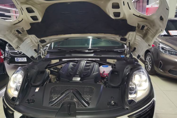 Used Porsche Macan 2017 Macan S 3.0T Engine Bay