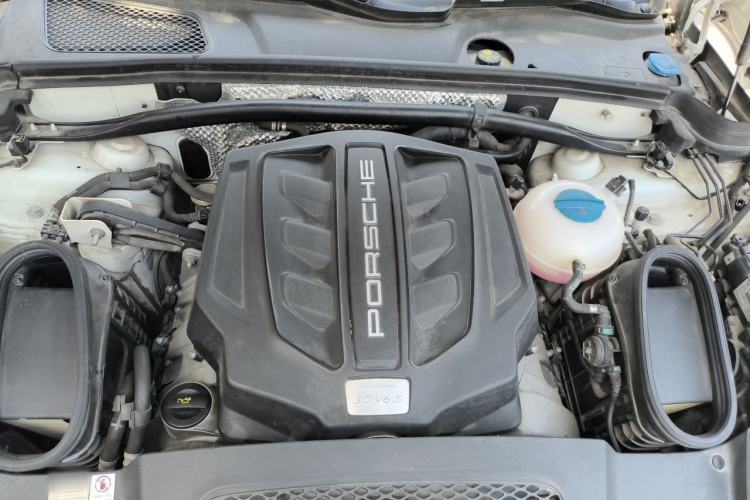 Used Porsche Macan 2017 Macan S 3.0T Engine Bay