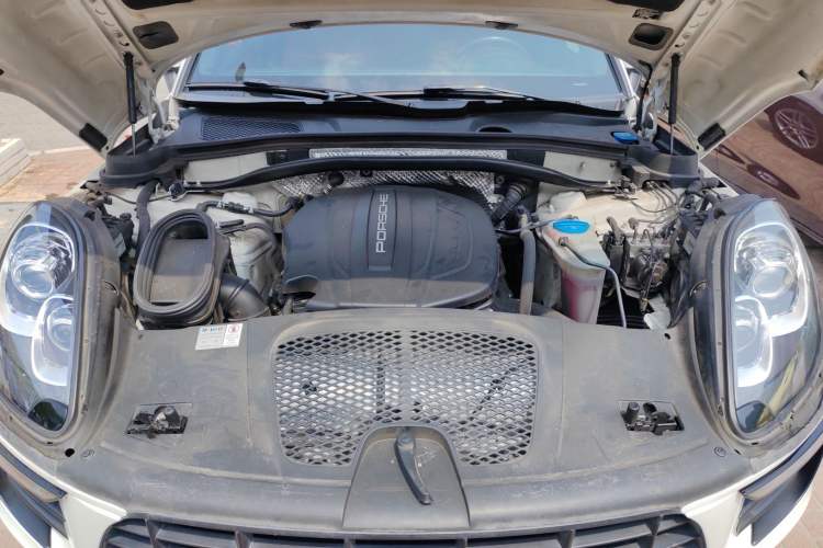 Used Porsche Macan 2017 Macan 2.0T Engine Bay