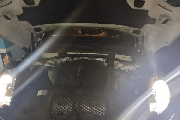 Used Porsche Macan 2017 Macan 2.0T Engine Bay
