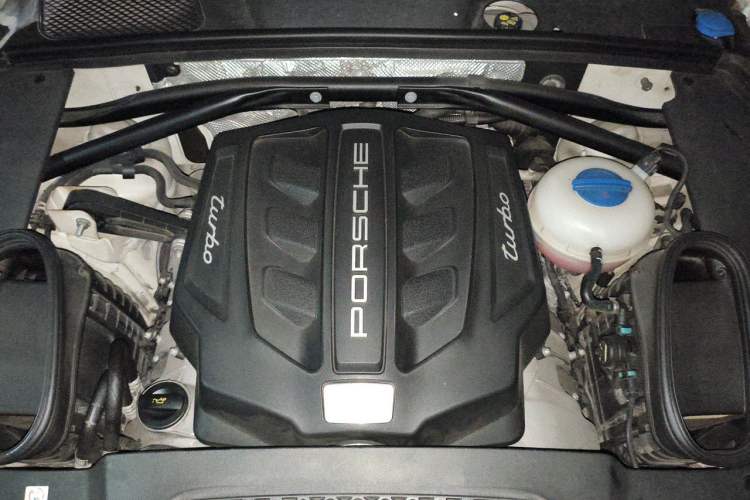 Used Porsche Macan 2017 Macan Turbo 3.6T Engine Bay