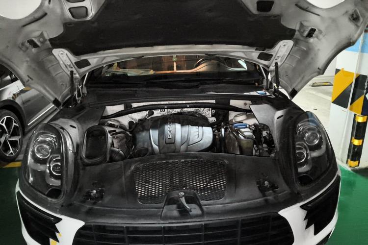 Used Porsche Macan 2017 Macan 2.0T Engine Bay