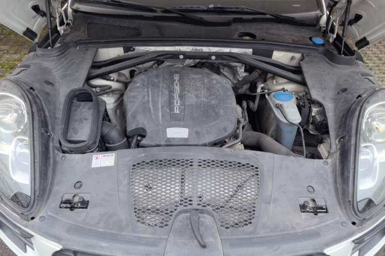 Used Porsche Macan 2017 Macan 2.0T Engine Bay