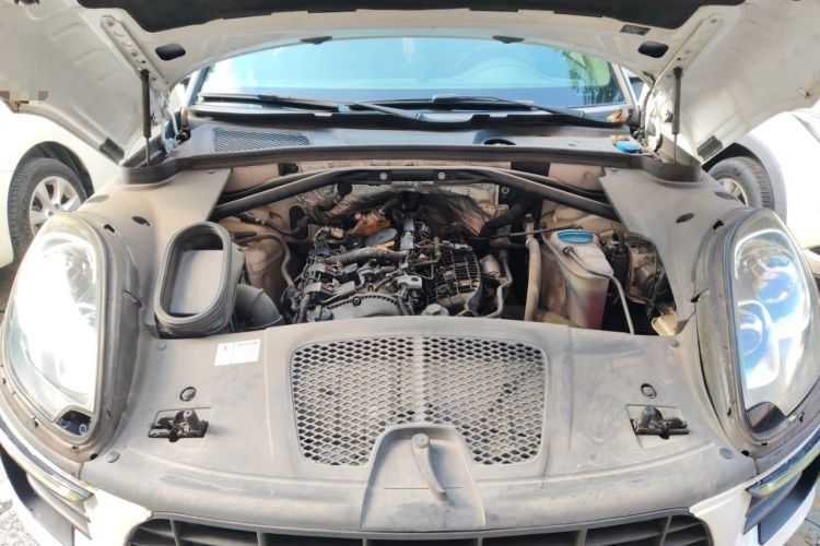 Used Porsche Macan 2017 Macan 2.0T Engine Bay