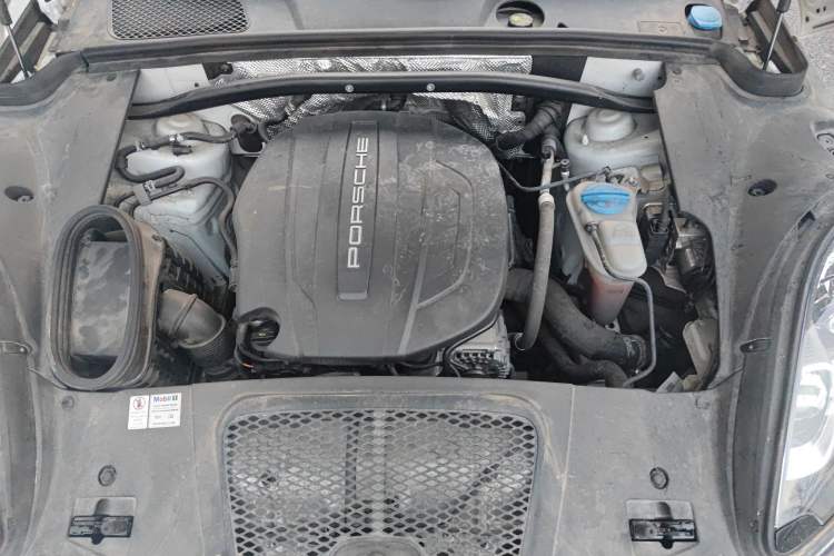 Used Porsche Macan 2017 Macan 2.0T Engine Bay