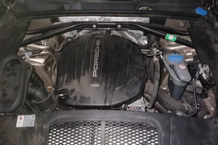 Used Porsche Macan 2017 Macan 2.0T Engine Bay