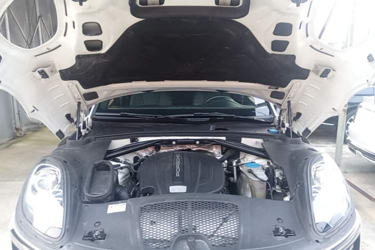 Used Porsche Macan 2017 Macan 2.0T Engine Bay