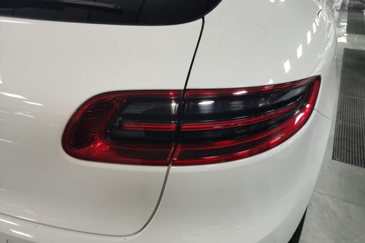 Used Porsche Macan 2017 Macan 2.0T Exterior 2