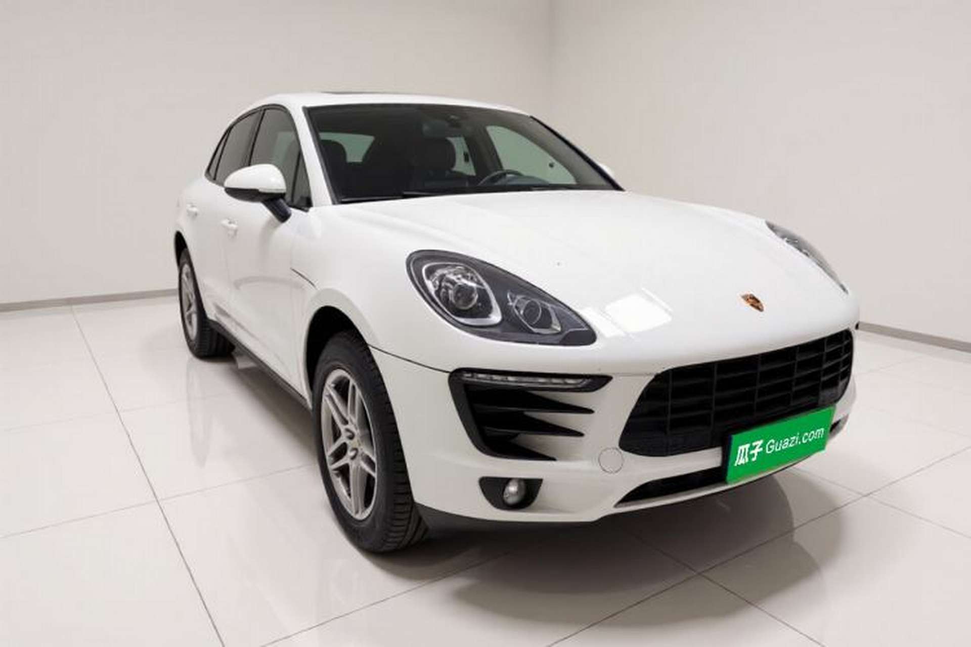 Used Porsche Macan 2017 Macan 2.0T Exterior 2