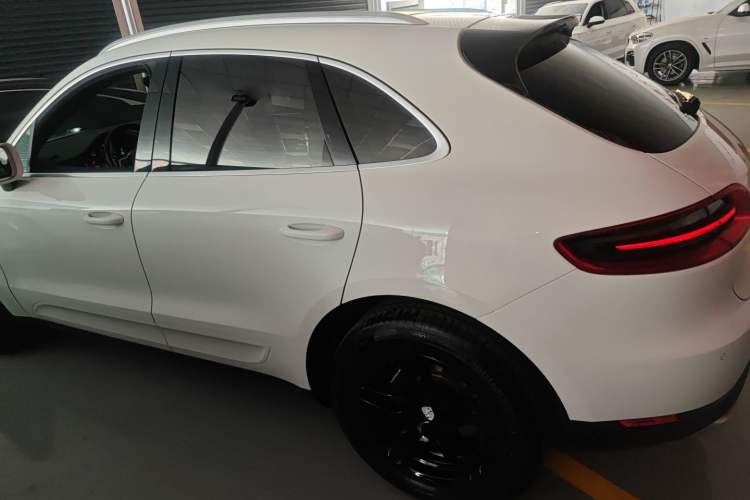 Used Porsche Macan 2017 Macan 2.0T Exterior 2