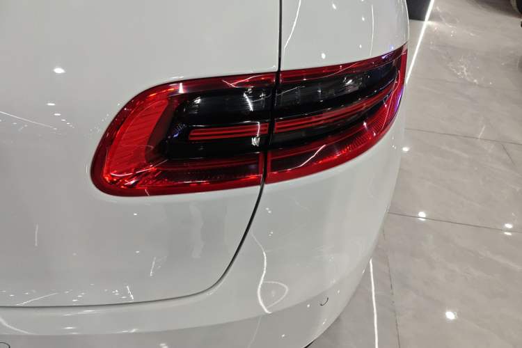 Used Porsche Macan 2017 Macan 2.0T Exterior 3