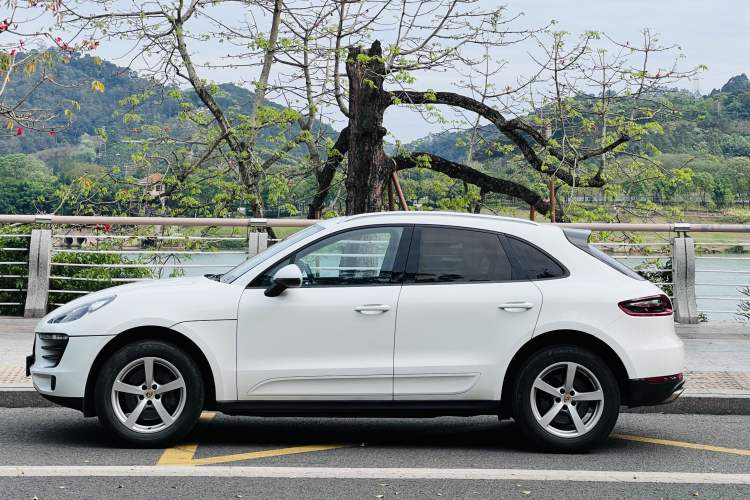 Used Porsche Macan 2017 Macan 2.0T Exterior 3