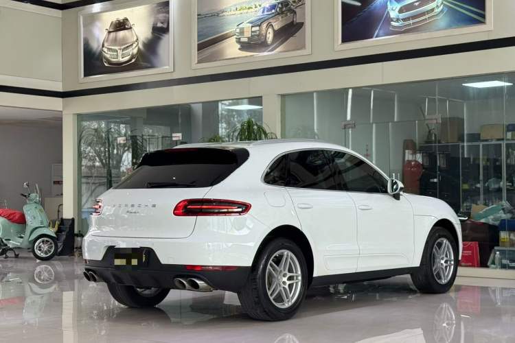 Used Porsche Macan 2017 Macan 2.0T Exterior 4