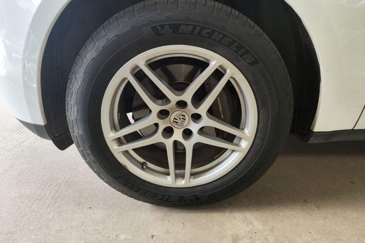 Used Porsche Macan 2017 Macan 2.0T Exterior 4