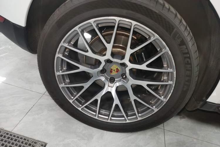 Used Porsche Macan 2017 Macan 2.0T Exterior 4