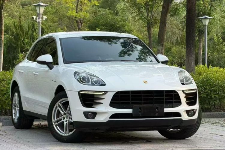 Used Porsche Macan 2017 Macan 2.0T Exterior 4