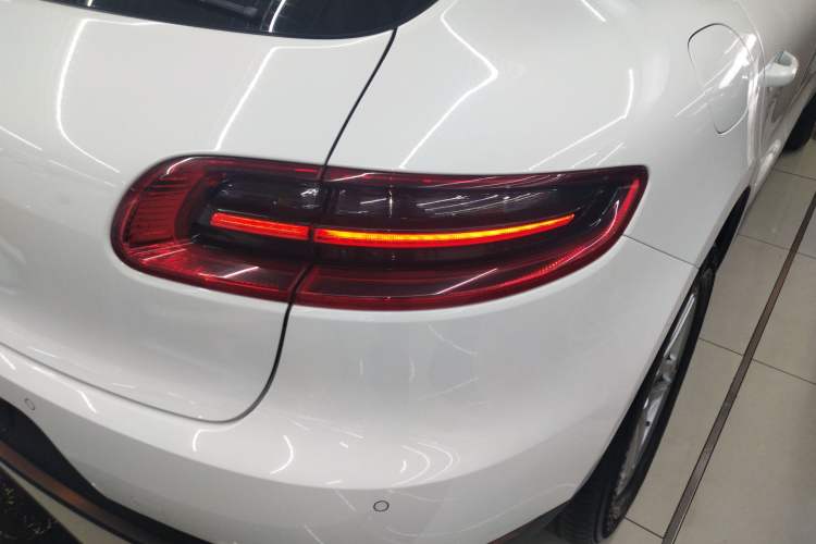 Used Porsche Macan 2017 Macan 2.0T Exterior 6