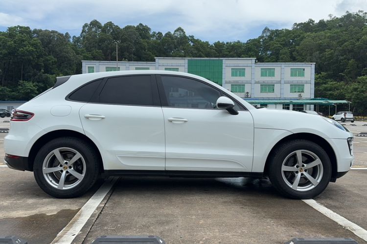 Used Porsche Macan 2017 Macan 2.0T Exterior 7