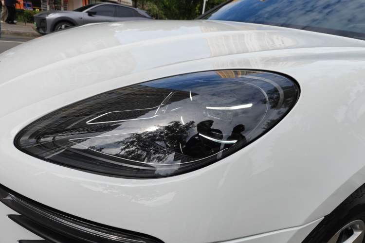 Used Porsche Macan 2017 Macan 2.0T Exterior 7
