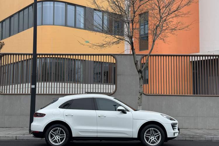 Used Porsche Macan 2017 Macan 2.0T Exterior 9