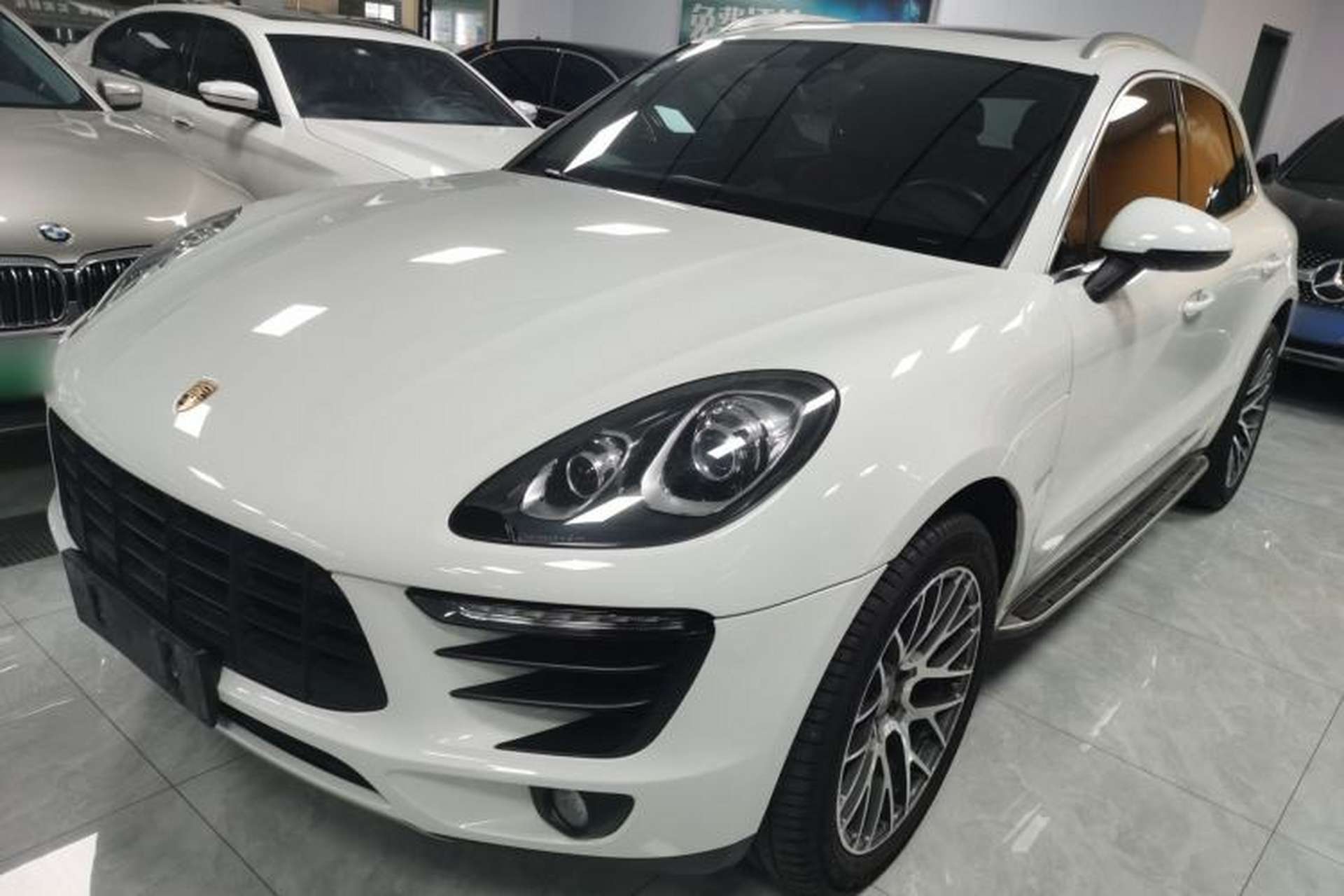 Used Porsche Macan 2017 Macan 2.0T Front Left 45 Deg