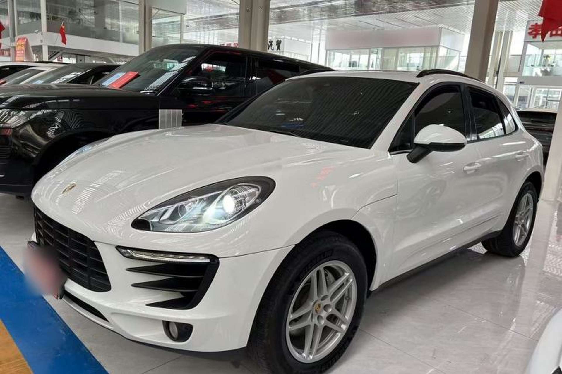 Used Porsche Macan 2017 Macan 2.0T Front Left 45 Deg