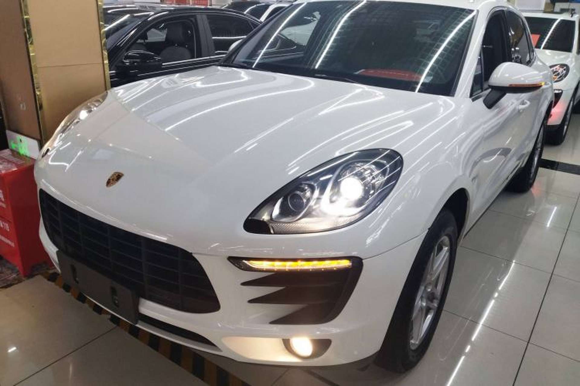 Used Porsche Macan 2017 Macan 2.0T Front Left 45 Deg
