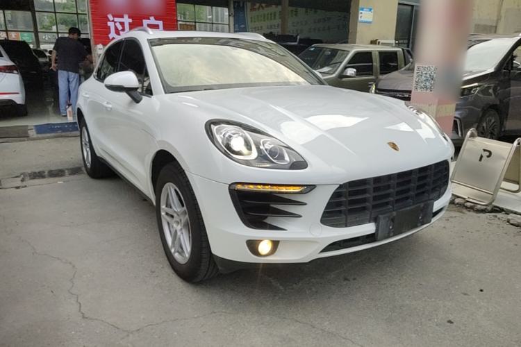Used Porsche Macan 2017 Macan 2.0T Front Right 45 Deg
