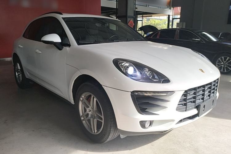 Used Porsche Macan 2017 Macan 2.0T Front Right 45 Deg