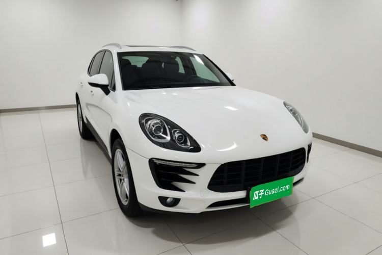 Used Porsche Macan 2017 Macan 2.0T Front Right 45 Deg