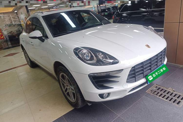 Used Porsche Macan 2017 Macan 2.0T Front Right 45 Deg