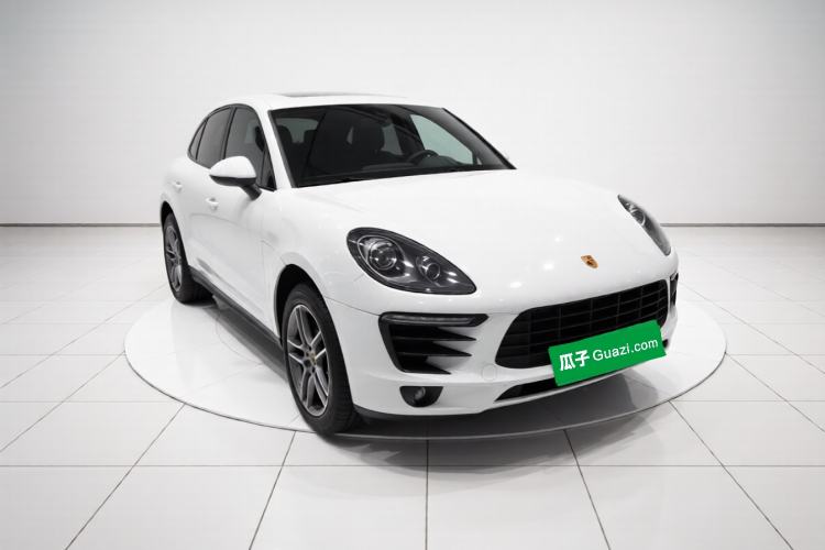 Used Porsche Macan 2017 Macan 2.0T Front Right 45 Deg