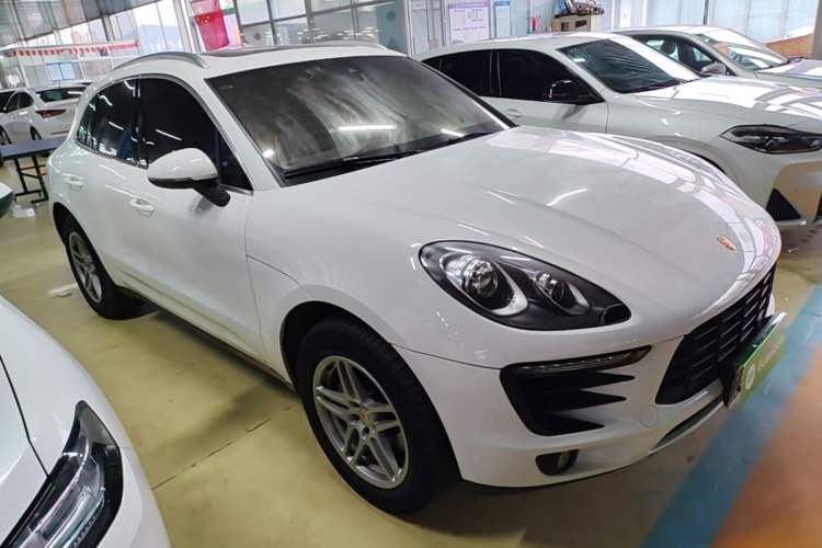 Used Porsche Macan 2017 Macan 2.0T Front Right 45 Deg