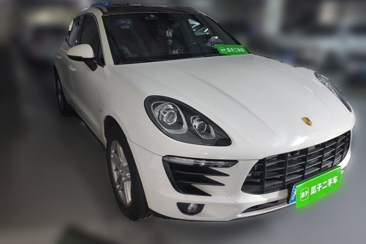Used Porsche Macan 2017 Macan 2.0T Front Right 45 Deg