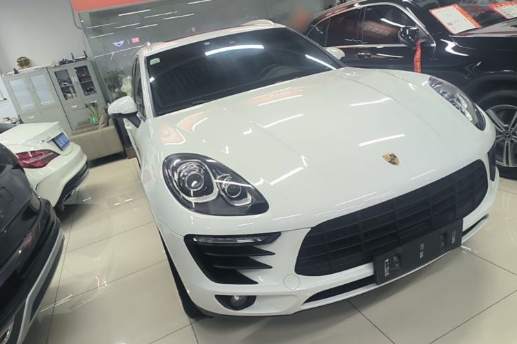 Used Porsche Macan 2017 Macan 2.0T Front Right 45 Deg