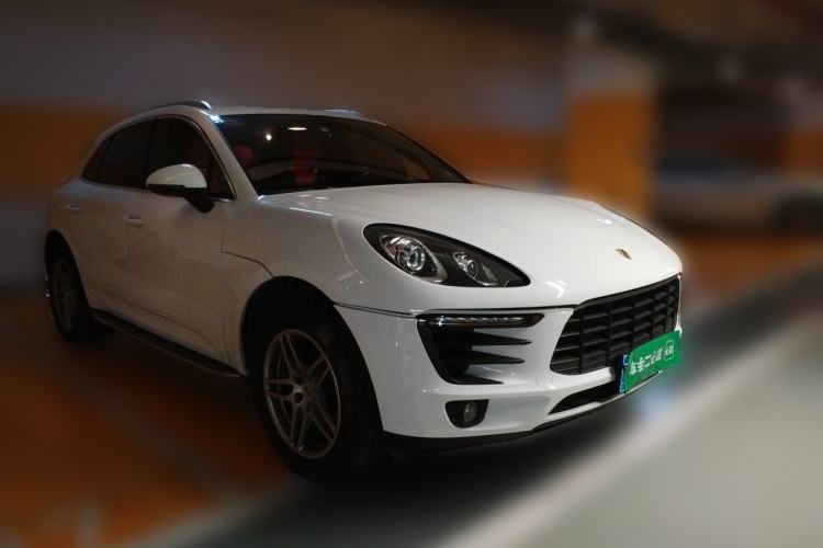 Used Porsche Macan 2017 Macan 2.0T Front Right 45 Deg