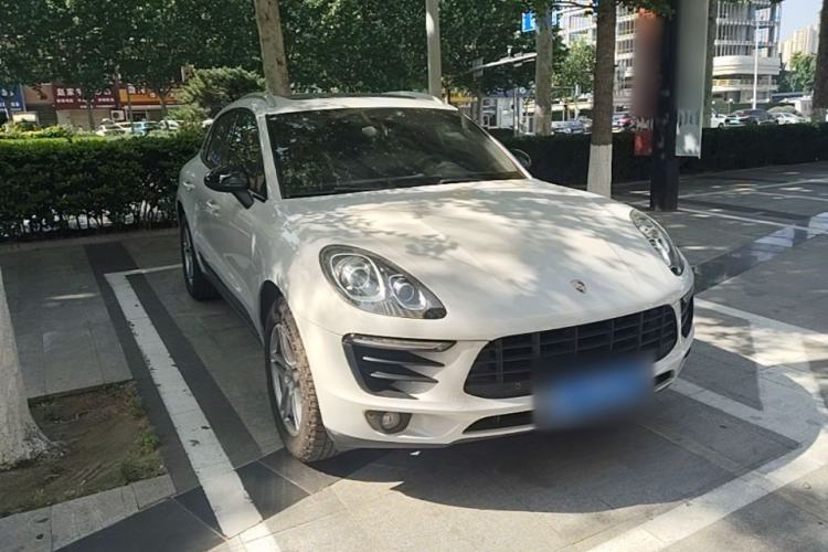 Used Porsche Macan 2017 Macan 2.0T Front Right 45 Deg