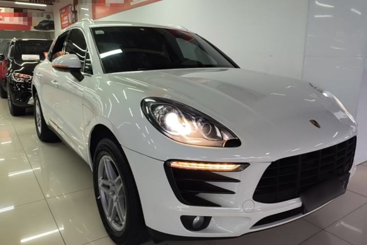 Used Porsche Macan 2017 Macan 2.0T Front Right 45 Deg