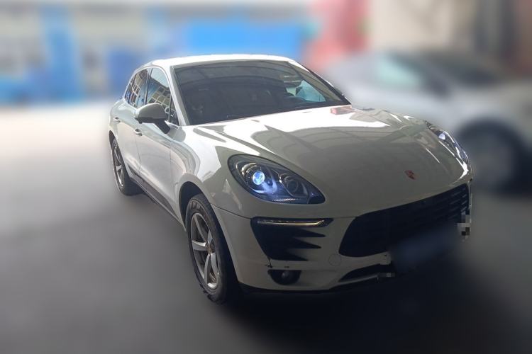 Used Porsche Macan 2017 Macan 2.0T Front Right 45 Deg