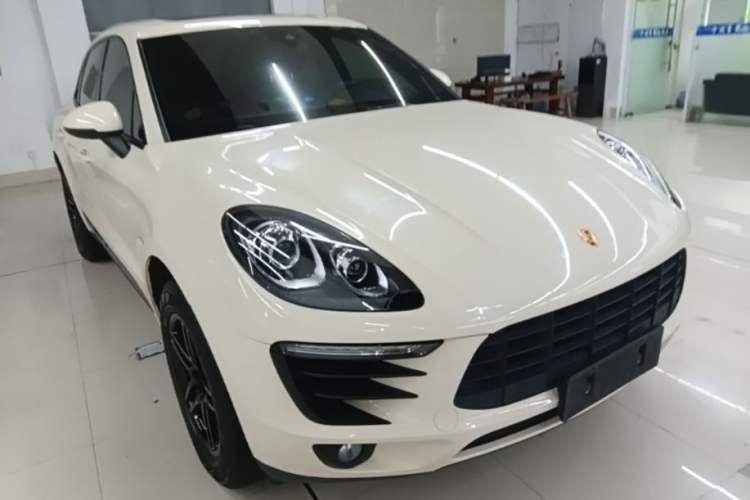 Used Porsche Macan 2017 Macan 2.0T Front Right 45 Deg
