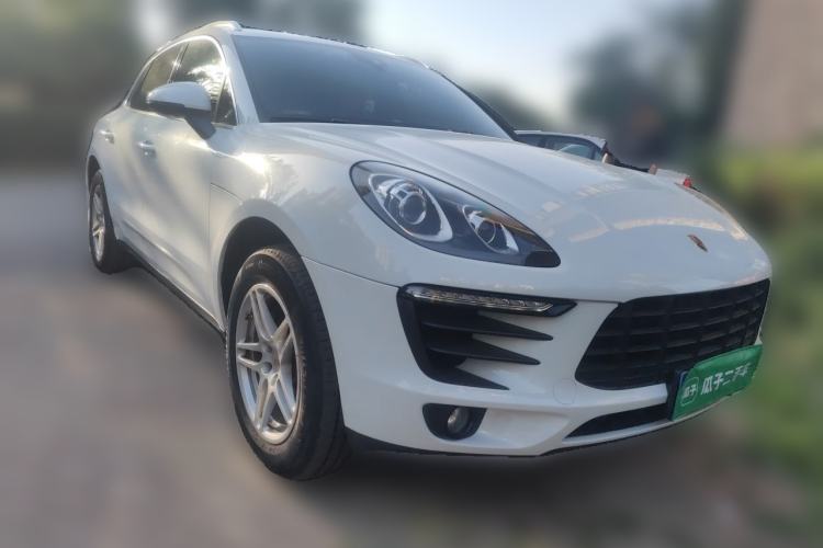 Used Porsche Macan 2017 Macan 2.0T Front Right 45 Deg